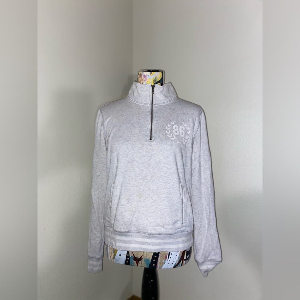 PINK Victoria secret pull over sweater. Size: M.